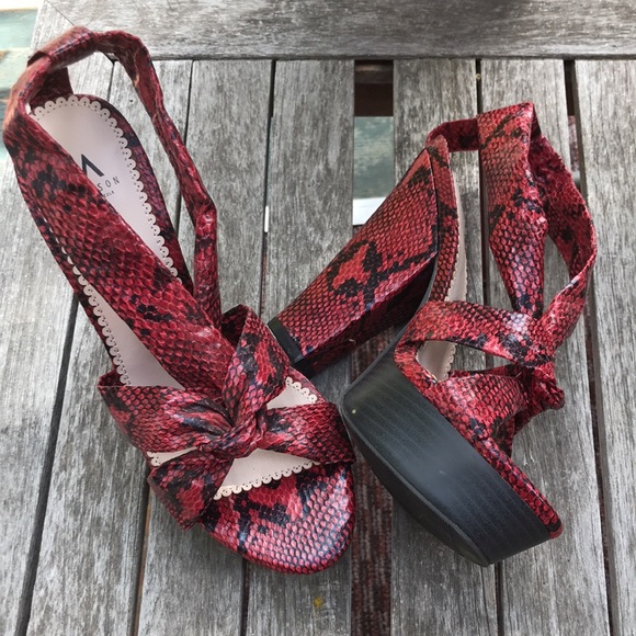 Madison By Shoe Dazzle Snakeskin Sandals - Picture 8 of 11